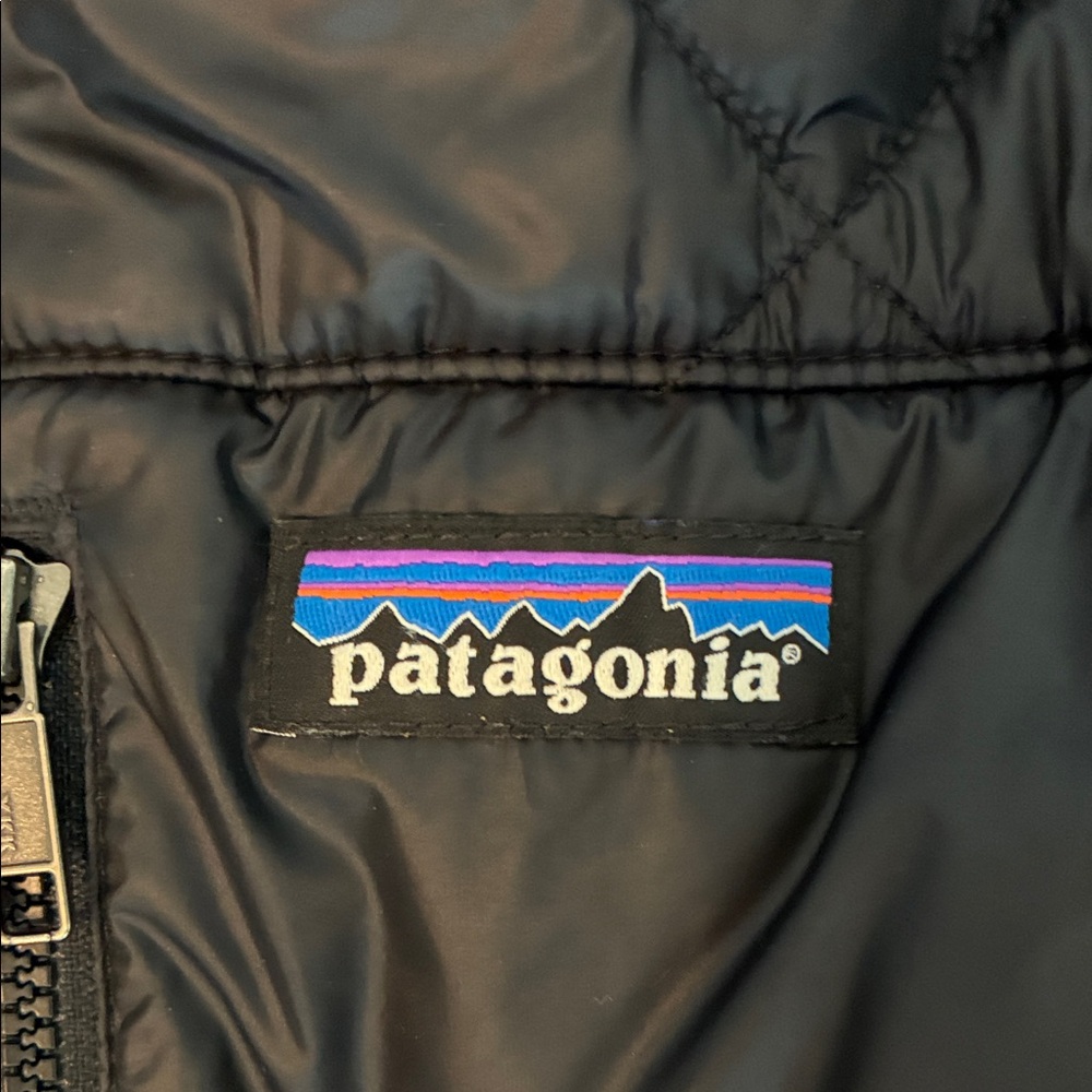 Patagonia Women's Black Puffer Jacket - Picture 3 of 3
